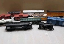 HO Scale Train lot 2 Locomotives Cabooses Union Carbide Tanker Pusher Coal Cars