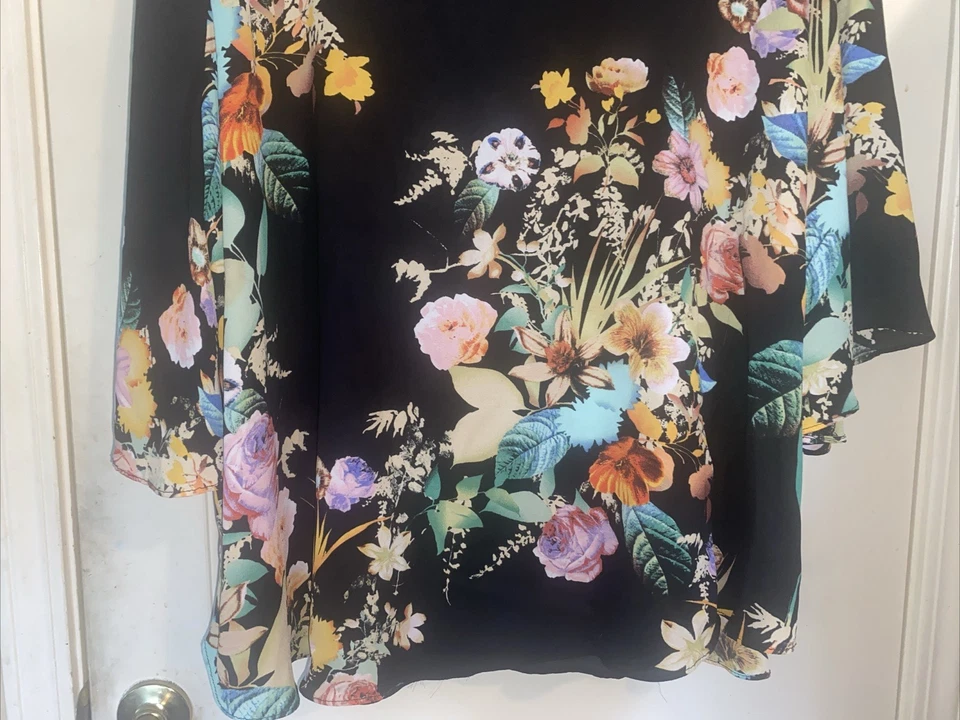 Top Spense para mujer talla 2X amarillo negro estampado floral escote en V mangas 3/4 transparente Foto 3 de 4