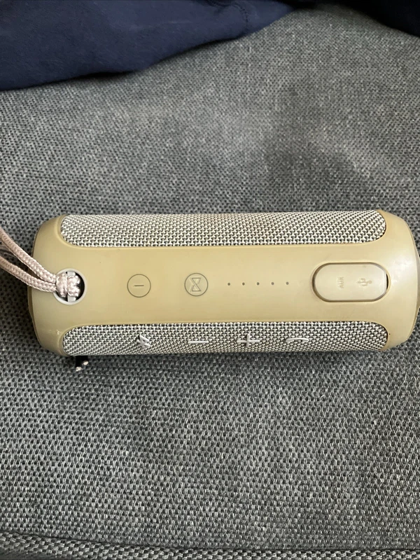 JBL Flip 3 portable speaker