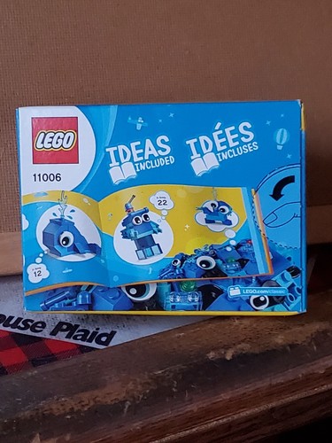 LEGO CLASSIC: Creative Blue Bricks (11006) - Picture 4 of 6