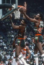 Mickey Johnson of the Milwaukee Bucks1981 Basketball Photo 2