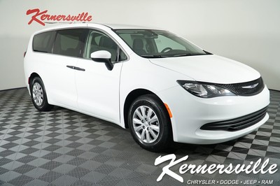 2020 Chrysler Pacifica L FWD V6 Van Backup Camera USB AUX Bluetooth UConnect New 2020 Chrysler Voyager L FWD Minivan/Van 31Dodge 200193