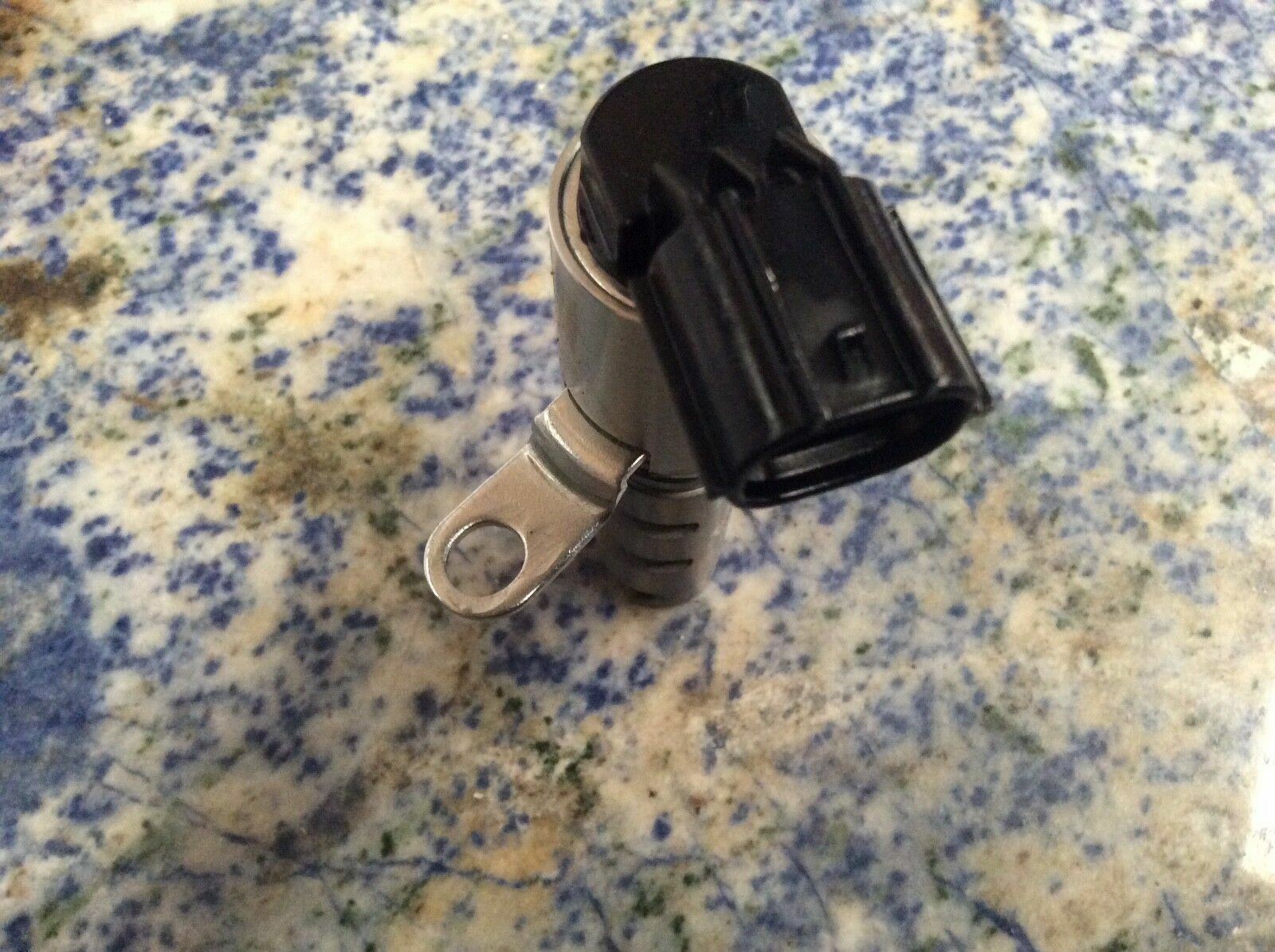 VVT Variable Valve Timing Solenoid Oil Control Valve MAZDA 3 BLFP 2009