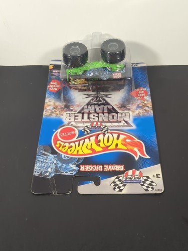 Hot Wheels Monster Jam GRAVE DIGGER 2000 Die-cast 1/64 Scale 28070 (Long Card) - Picture 11 of 14