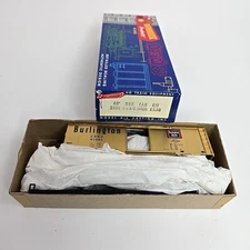 Roundhouse HO Scale 40’ Burlington CB & Q Gold Boxcar Kit #5506 BRAND NEW!!