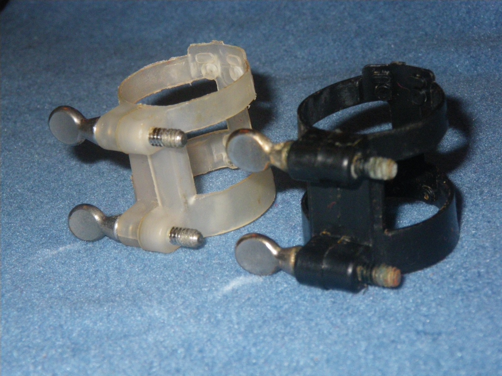 2 LUYBEN Bb SOPRANO CLARINET LIGATURE - BLACK & TRANSLUCENT WHITE OPAQUE PLASTIC