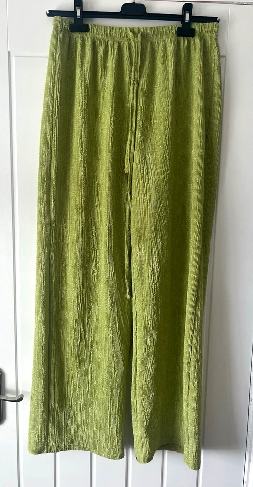 Pantalón FOREVER 21 Mujer Verde Pierna Ancha Talla L Calce Regular Estilo Texturizado - Imagen 1 de 1