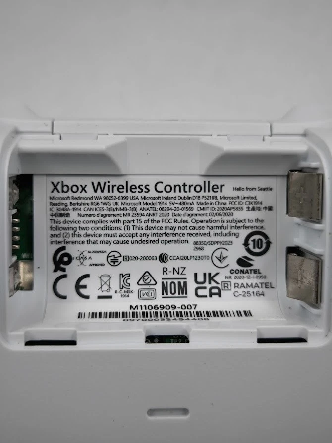 Manette Sans Fil Blanche Microsoft Xbox Modèle : 1914 - Photo 2/4