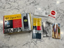 VTG NOKIA 6162 AT&T DIGITAL PCS CELL PHONE WITH CHARGER POWERS UP FOR COLLECTORS