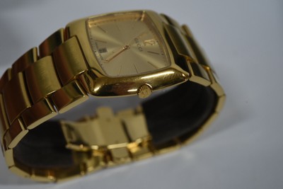GUCCI 8500M Gold Plated Square Date 