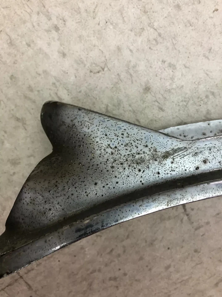 Chrysler Windsor 1949 convertible luz trasera derecha carcasa 1300637 nuevo en stock Foto 3 de 4