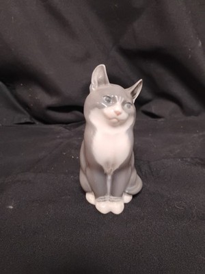 Vintage Royal Copenhagen 5.5'' Sitting Cat Figurine # 1803 Grey & White Kitty