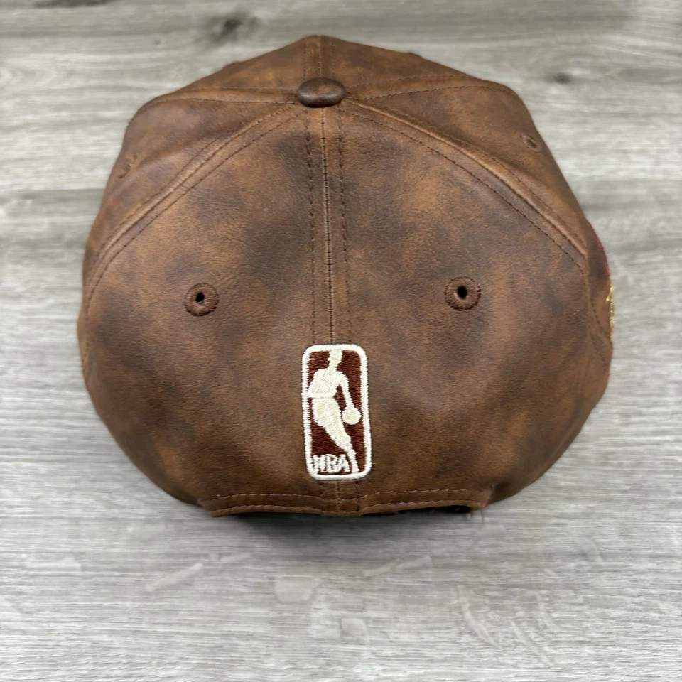 NBA Cleveland Cavaliers New Era 9Fifty Sombrero Imitación Cuero Snapback Bordado #23 Foto 4 de 4