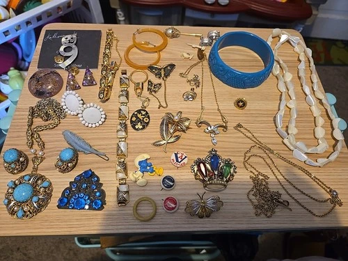 Vintage Lot Of Estate Costume Jewelry