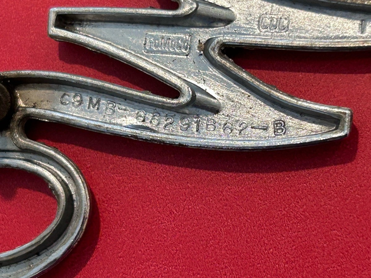 ☆♥♥☆ Orig. 1969 MERCURY MARQUIS FRONT FENDER EMBLEM C9MB-65291B