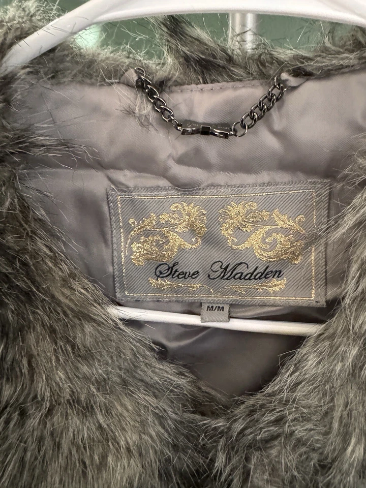Steve Madden 人造毛皮背心 - 混合灰色 - 女式中号。 — 第 2/4 张图片