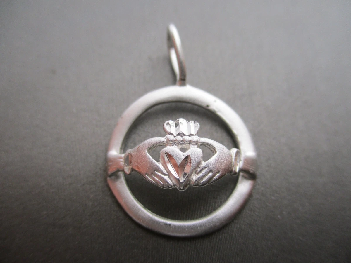Vintage claddagh best sale necklace