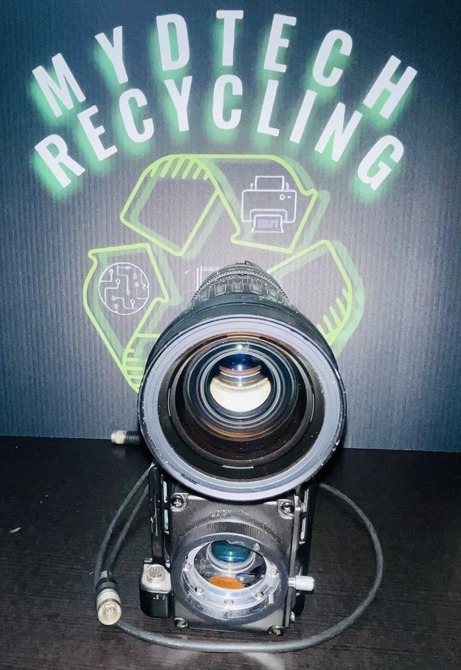 Cámara de video digital Hitachi HV-D5W y lente zoom ancho FUJI FUJINON A13x6,3 BMD-SD Foto 2 de 4