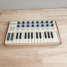 Arturia Mini Lab Midi Controller - No cords
