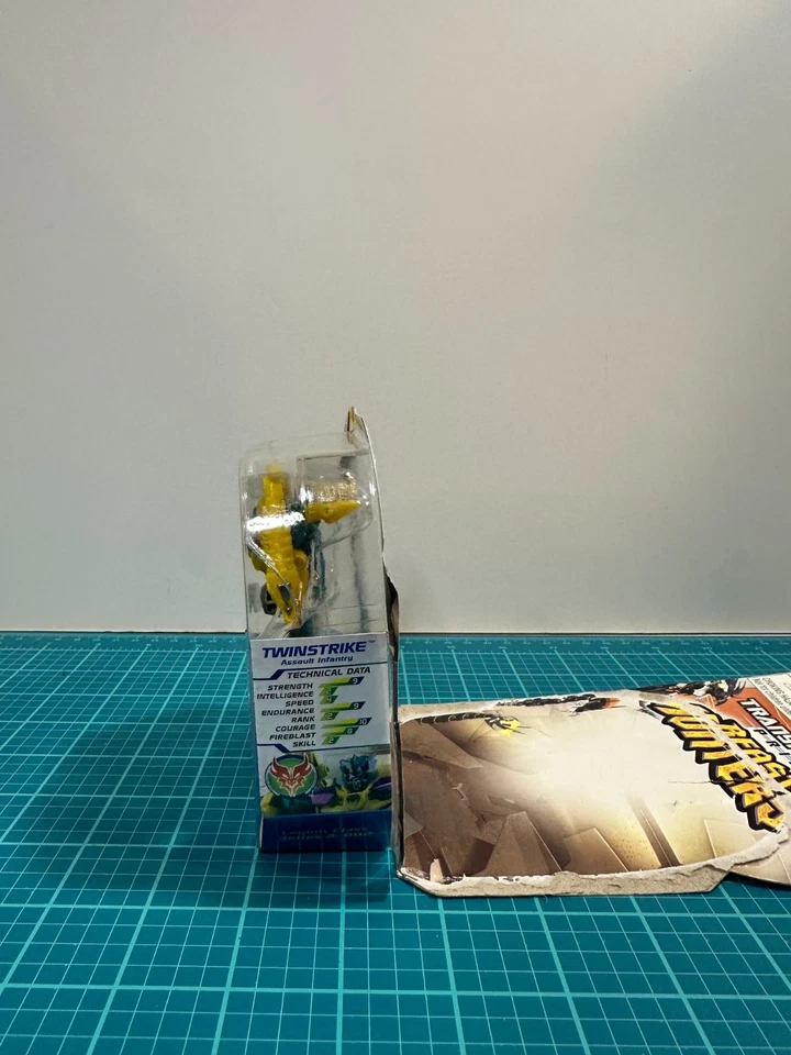 Transformers Prime Cyberverse Twinstrike - Image 4 of 4