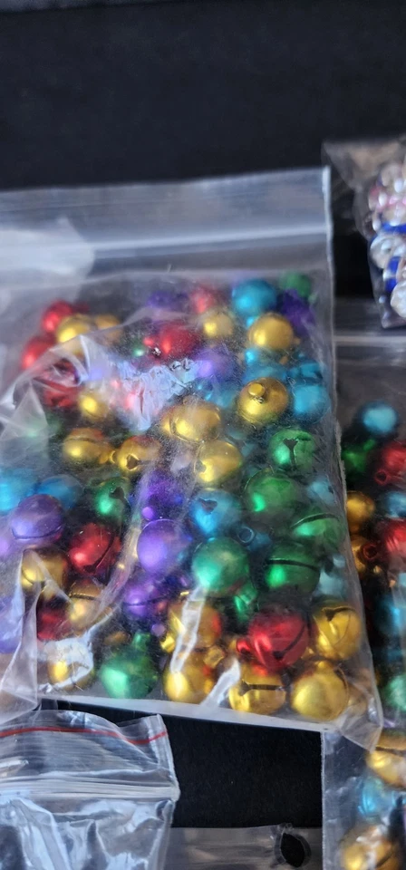 Colección de cuentas de campana metálica y cloisonné vintage - Lote de vacaciones de 1 lb 15,6 oz Foto 2 de 4