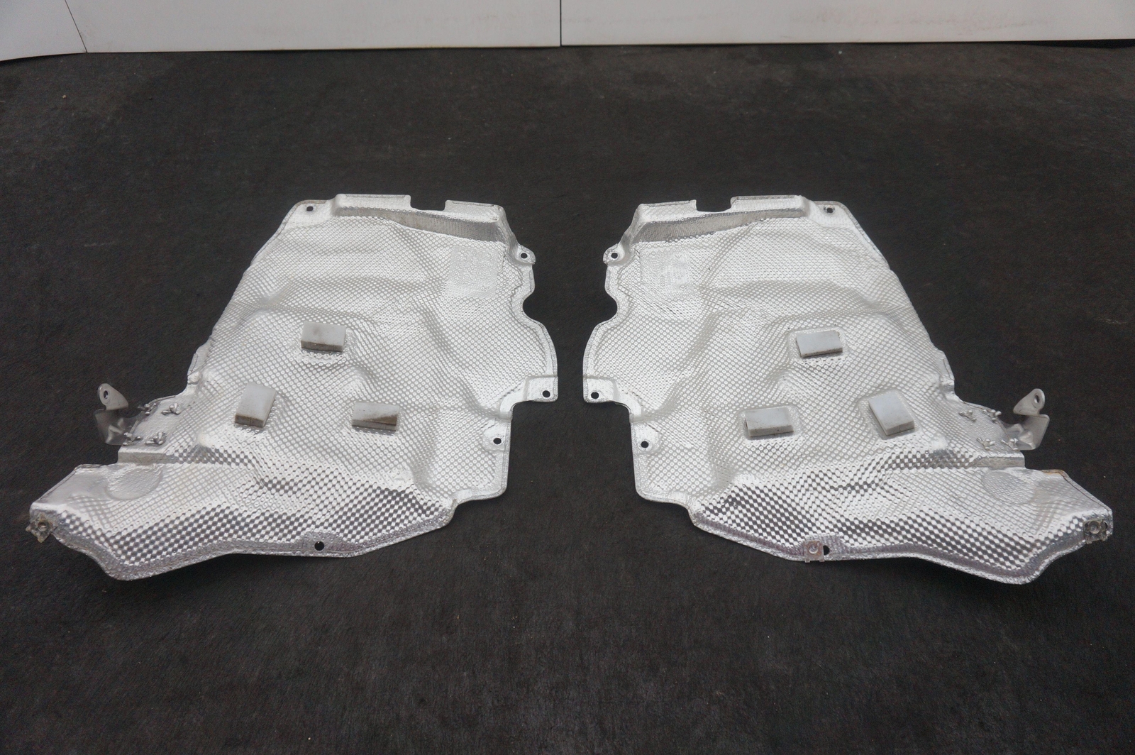 Set 2 Rear Left & Right Engine Bay Heat Shield OEM 4S0825645 Audi R8 4S 2017-23