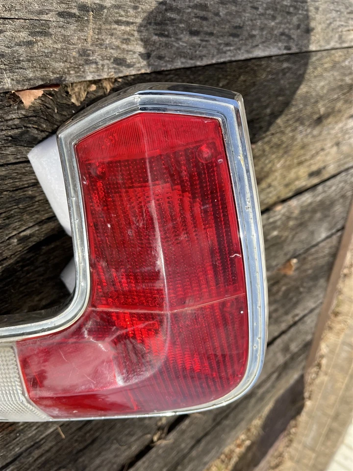 Luz trasera derecha Plymouth Cricket 1974 1975 OEM 74 75 Foto 2 de 4