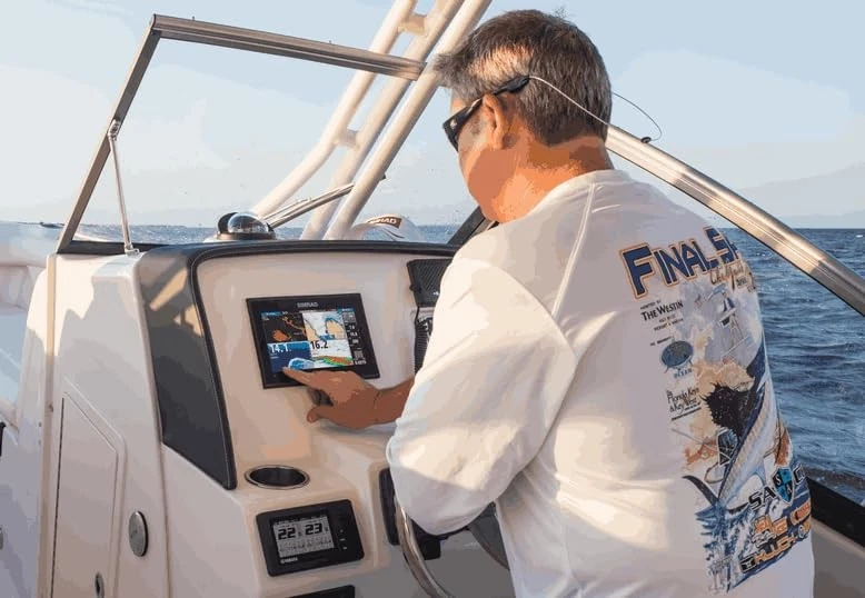 Simrad GO9 XSE 9’’ Multifunctional Display 83/200 Transom Mount Transducer C-MAP - Image 3 of 4