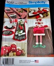 Simplicity Pattern 8032 Elf Table Runner Mats Gift Bags Christmas Decor Uncut