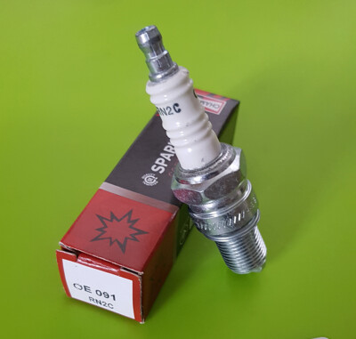 Zündkerze Champion RN2C für Derbi Atlantis 50 AC Red Bullet  45km Piaggio Motor