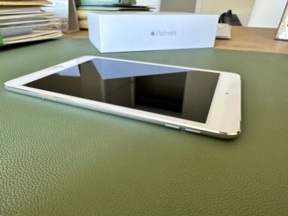 Apple iPad mini (4th generation) · 64GB · Cellular, foto 3 di 5