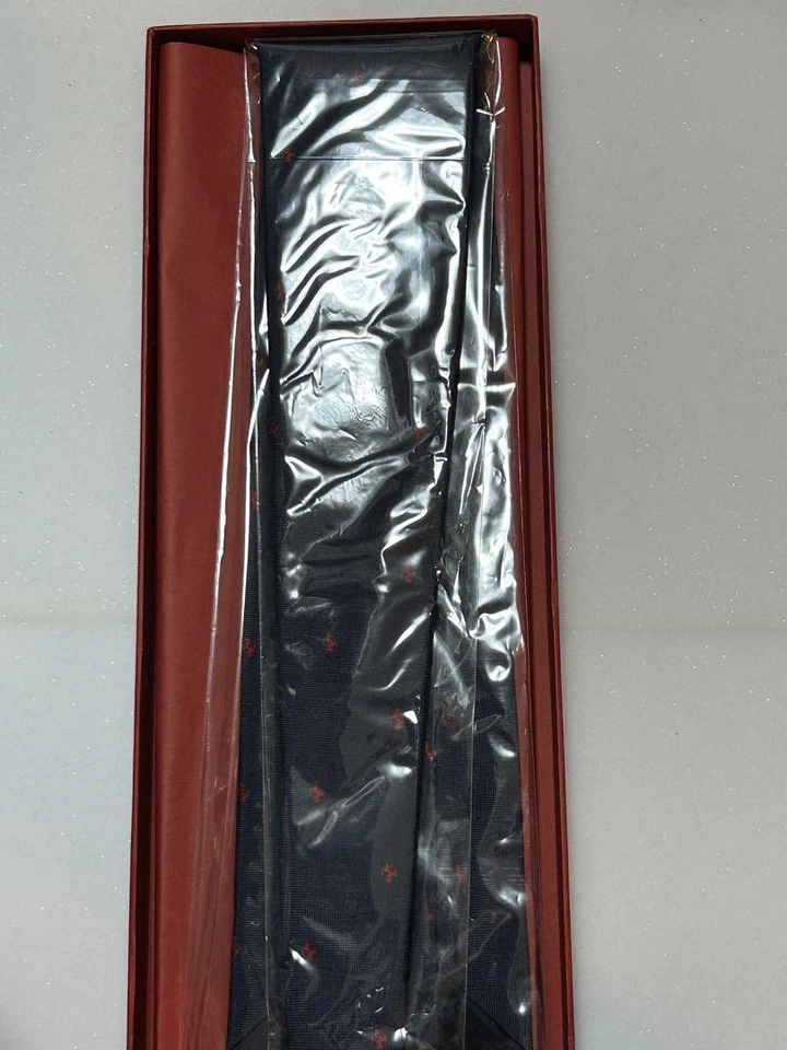 Gravata Ferrari Navy PERFEITA caixa pouco danificada - Imagem 3 de 4