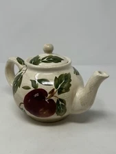 Linens N Things Sonoma Fruits & leaves vintage teapot ceramic porcelain EUC HTF
