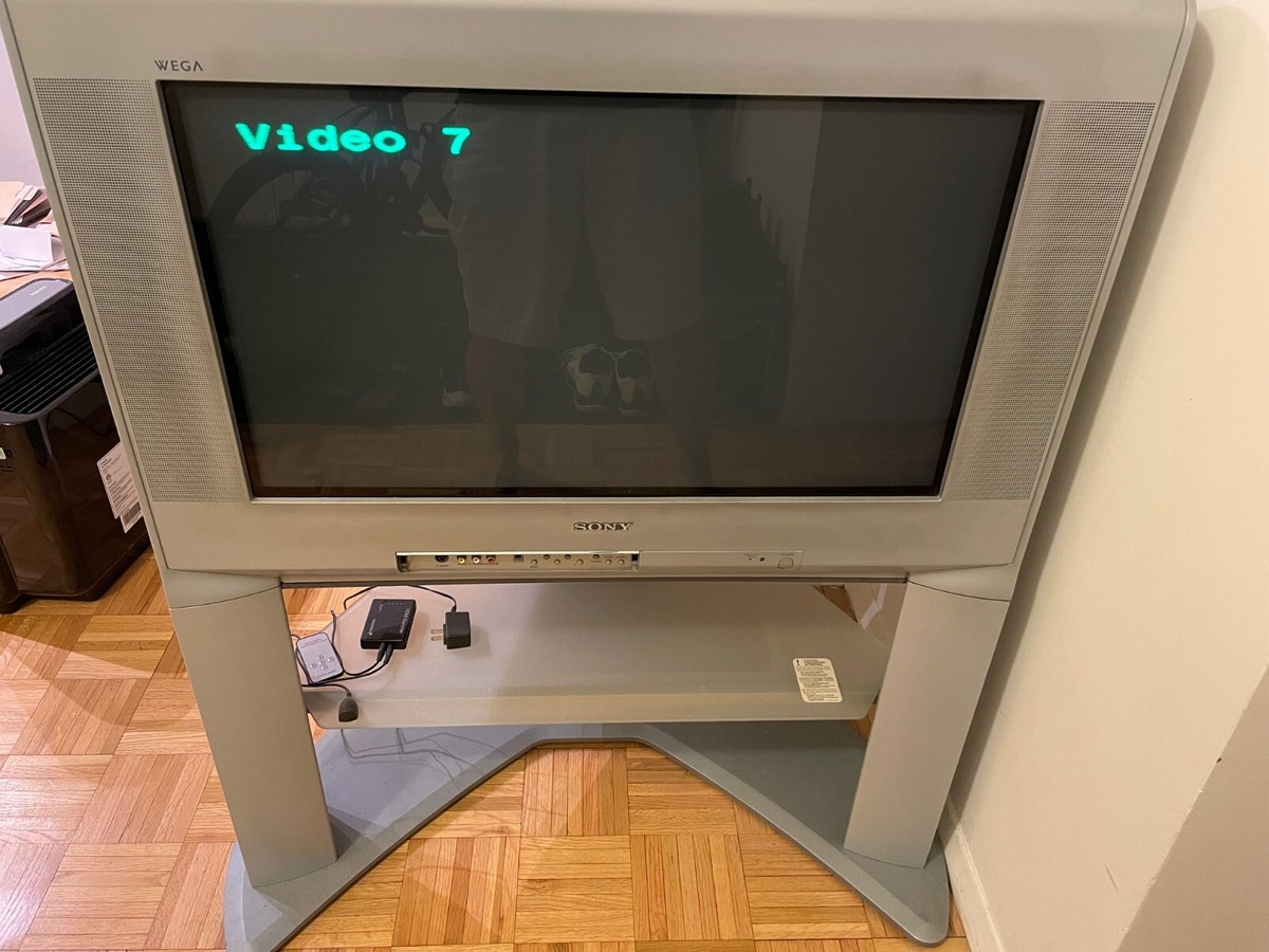 SONY Trinitron 「ソニー・トリニトロン・テレビ」 Sony 30-Inch FD Trinitron WEGA Widescreen CRT TV with Remote, HDMI