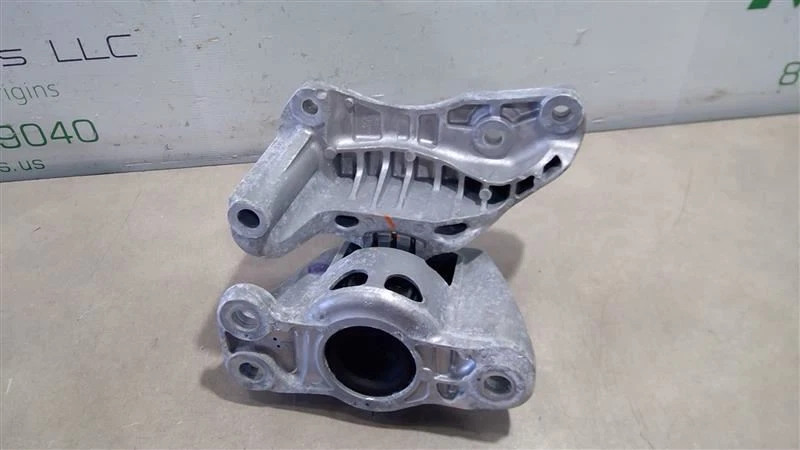 2020-2023 NISSAN SENTRA RIGHT ENGINE FRAME MOUNT SUPPORT BRACKET 11210-6LB0C - Image 3 of 4