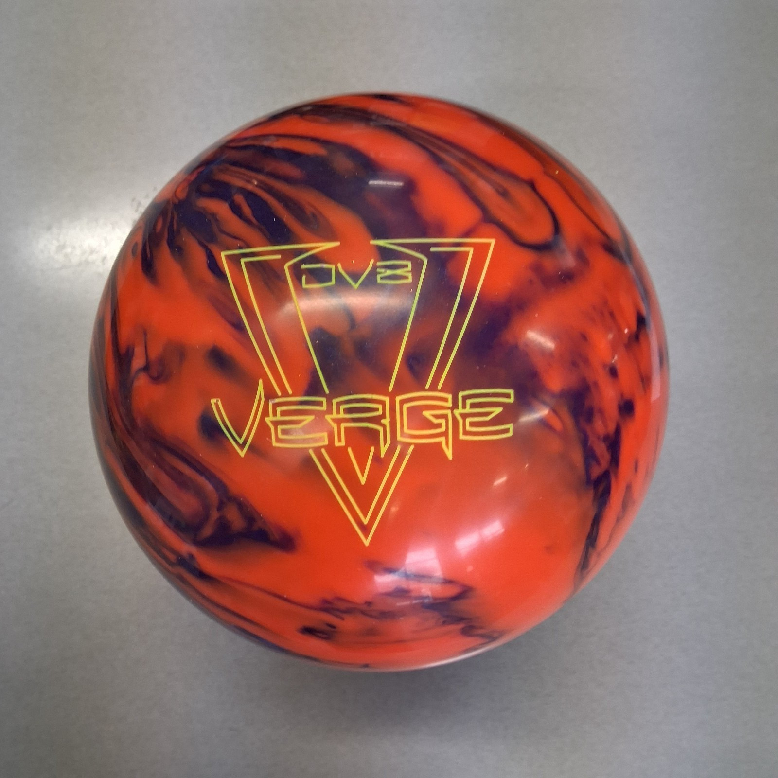 DV8 Verge Hybrid  1ST QUALITY bowling ball  15 LB.    NEW IN