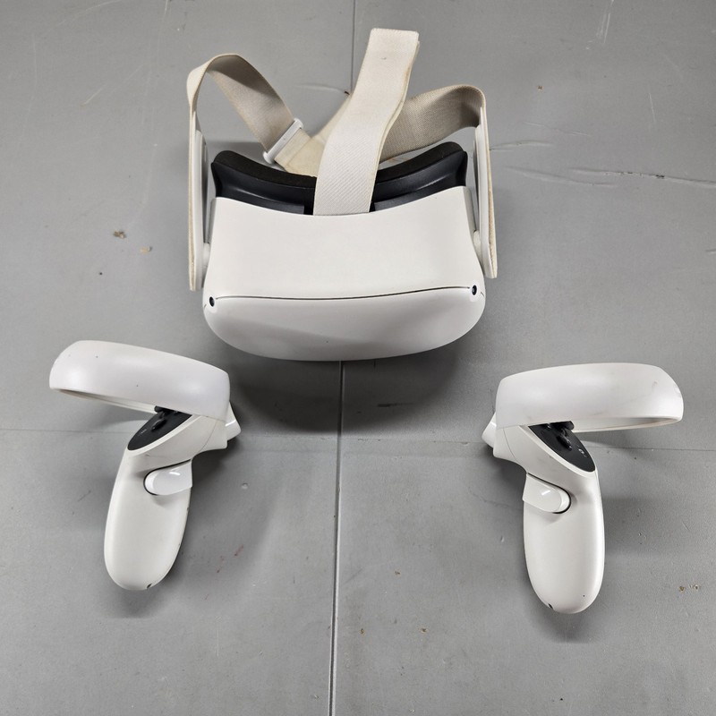 Oculus Quest 2 256GB Advanced All-in-one VR Headset w/ Controllers – White