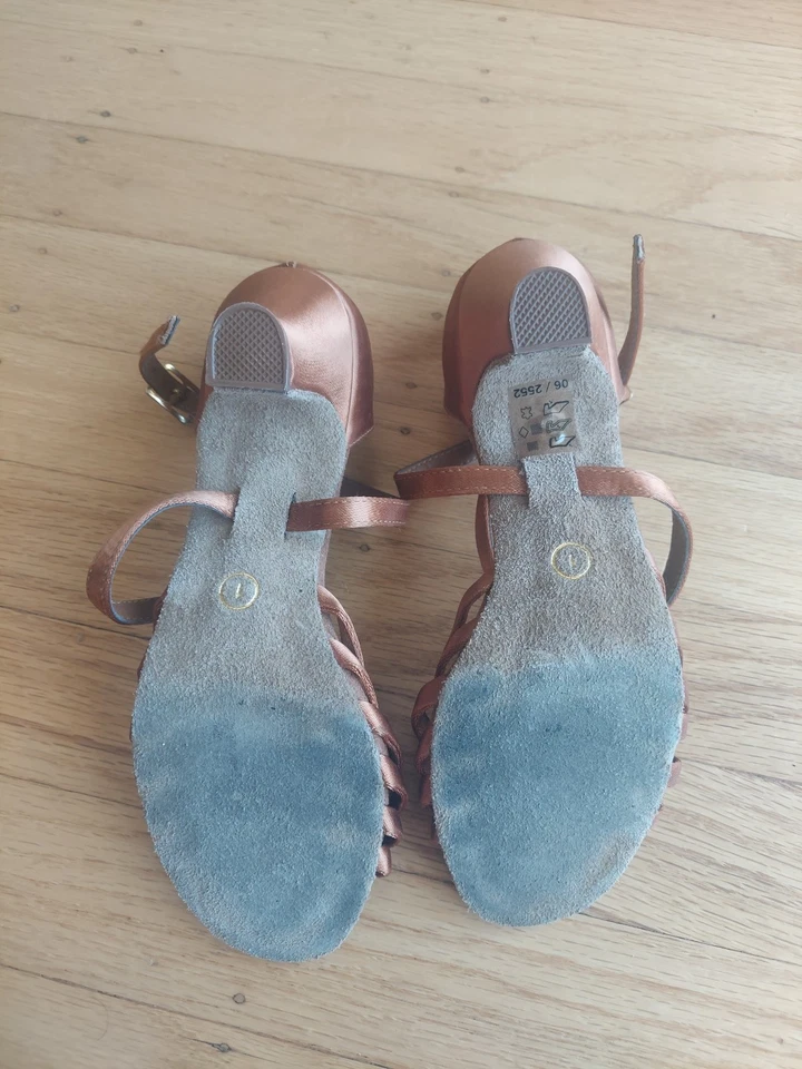 Size 1 Girls Dancing Shoes In A Beautiful Copper Brown Color - Image 2 of 4