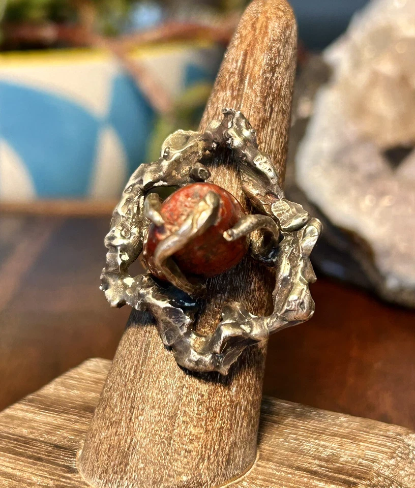 Anillo Brutalista Hecho a Mano Piedra Roja Piedras Preciosas Jaspe Hecho a Mano Moderno De Colección Foto 3 de 4