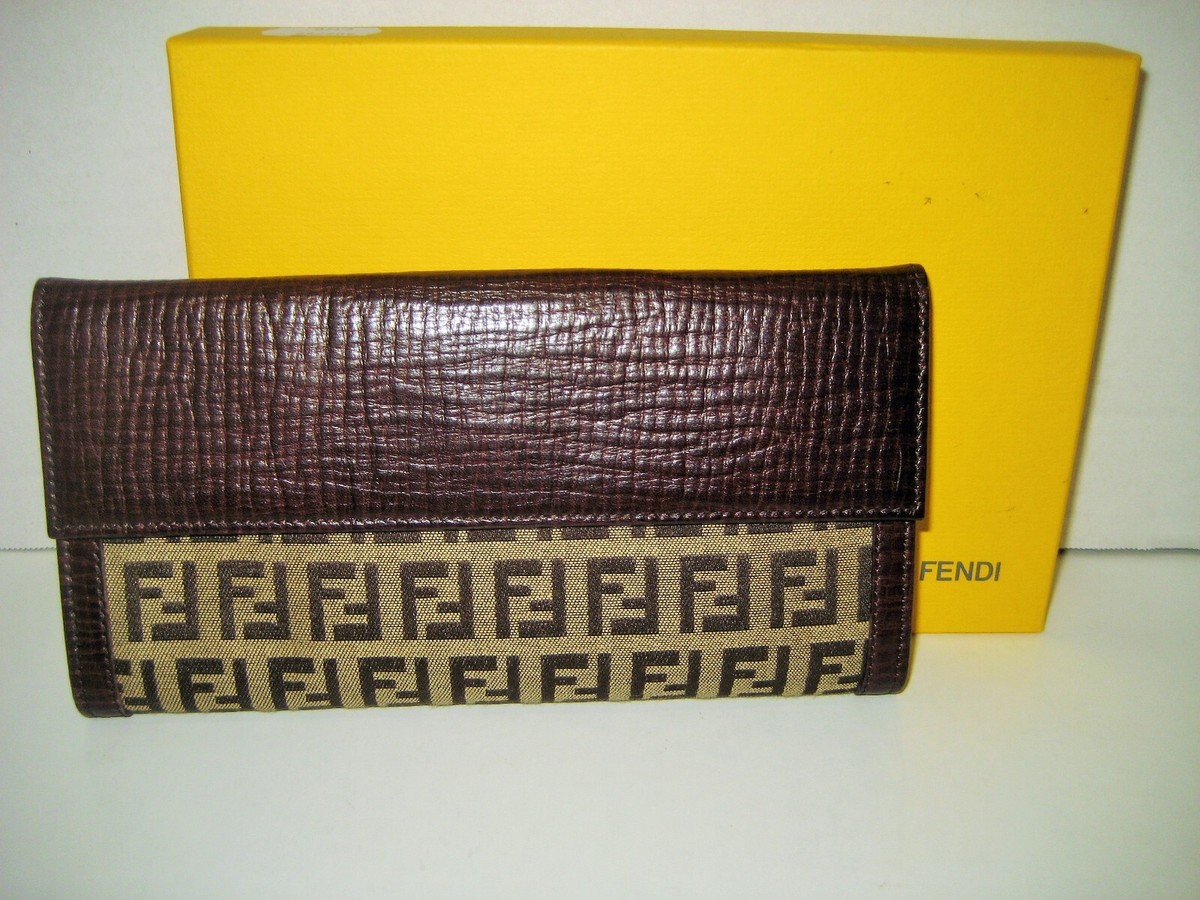 NEW FENDI Brown FF Large Logo Leather Continental Credit NEW FENDI Brown FF Large Logo Leather Continental Credit