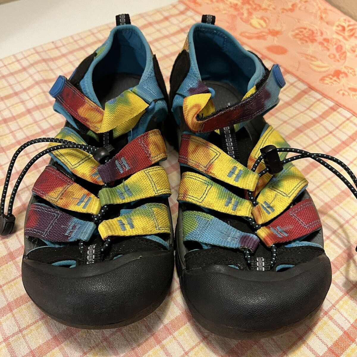 Sandali Keen arcobaleno tie dye bambini giovani taglia 4 scarpe da acqua Newport ottime condizioni