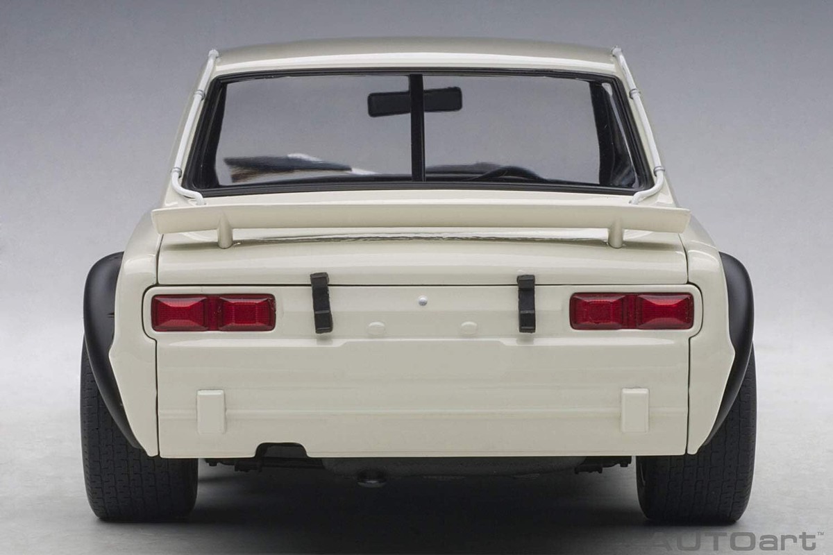 AUTOart 1972 Nissan Skyline GT-R (KPCG10) Racing White 1:18 AUTOart 1972 Nissan Skyline GT-R (KPCG10) Racing White 1:18