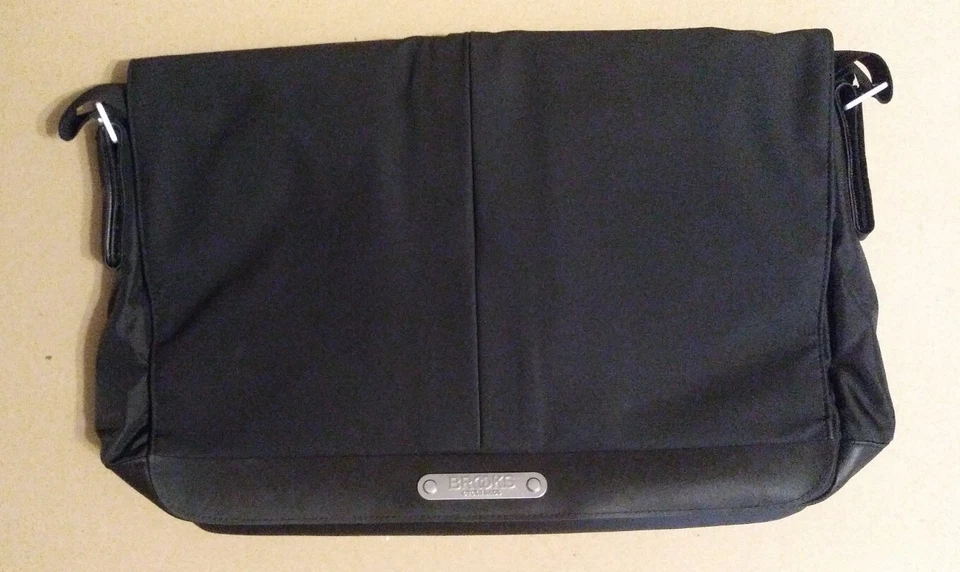 Brooks Strand Bolso Mensajero con Compartimento para Portátil Negro Nuevo Foto 2 de 4