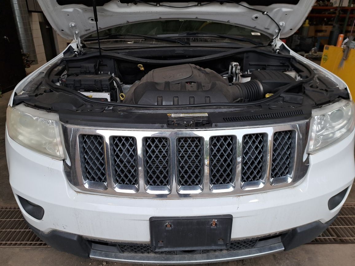 2011-2013 Jeep Grand Cherokee Laredo Lower Grille Bumper Mounted Oem