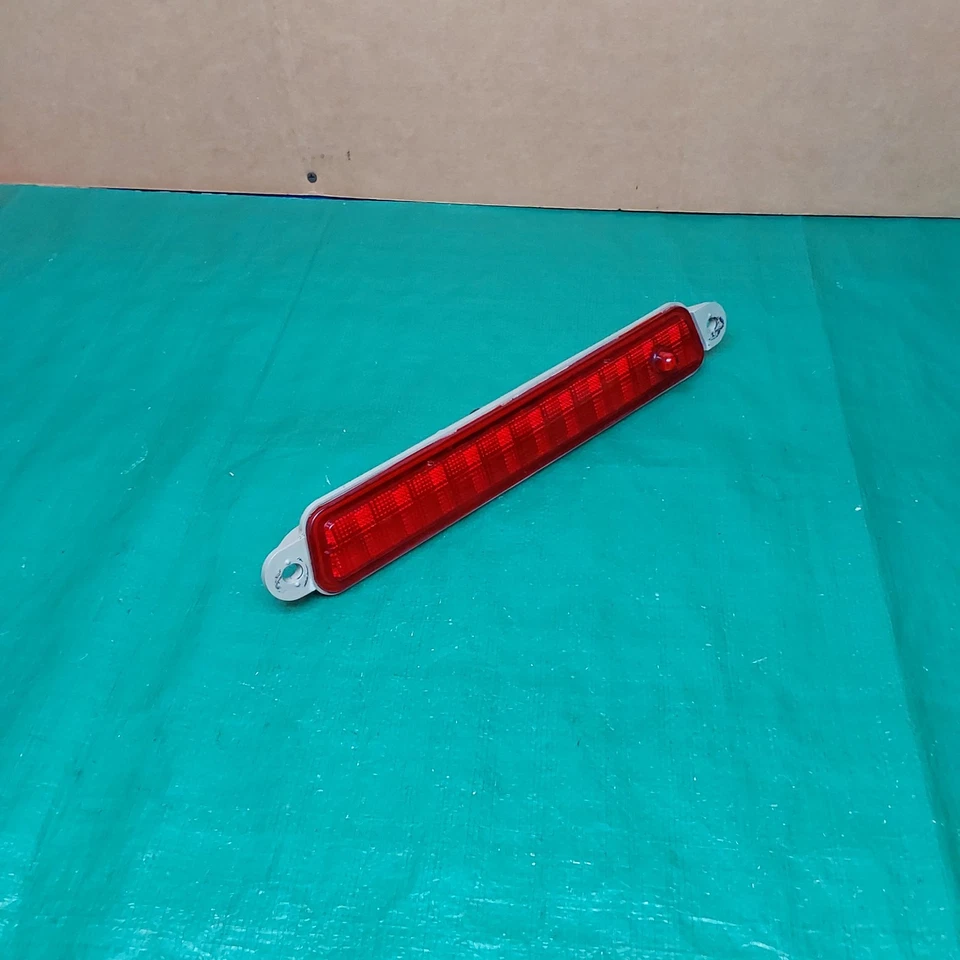 Armada Infiniti QX56 2008 montaje alto tercera luz de freno lámpara de freno OEM 265907S000 Foto 2 de 4