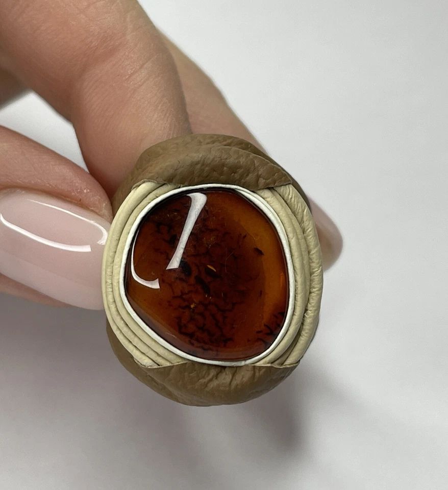 Anillo de cuero piedra ámbar natural. Anillo de piedra ámbar coñac con cuero ajustable Foto 4 de 4