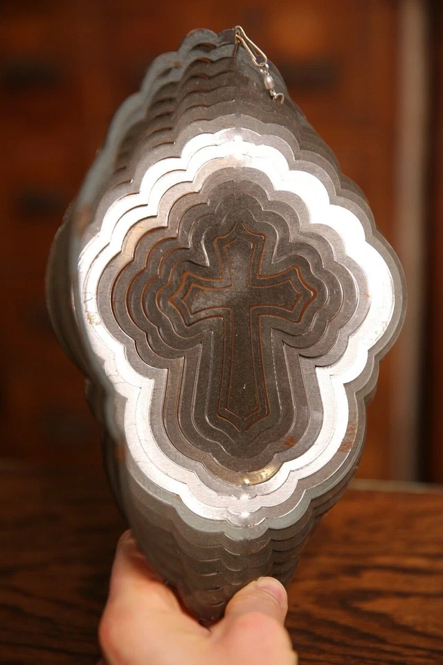 Letrero de crucifijo cruz remolino vintage veleta de metal giratorio antiguo  Foto 3 de 4