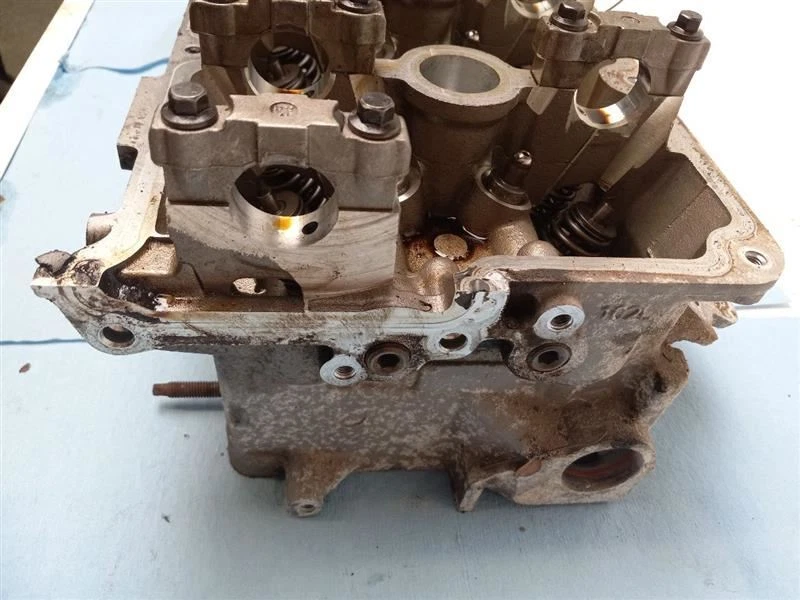 Ford Escape 2009-2012 culata izquierda Foto 3 de 4