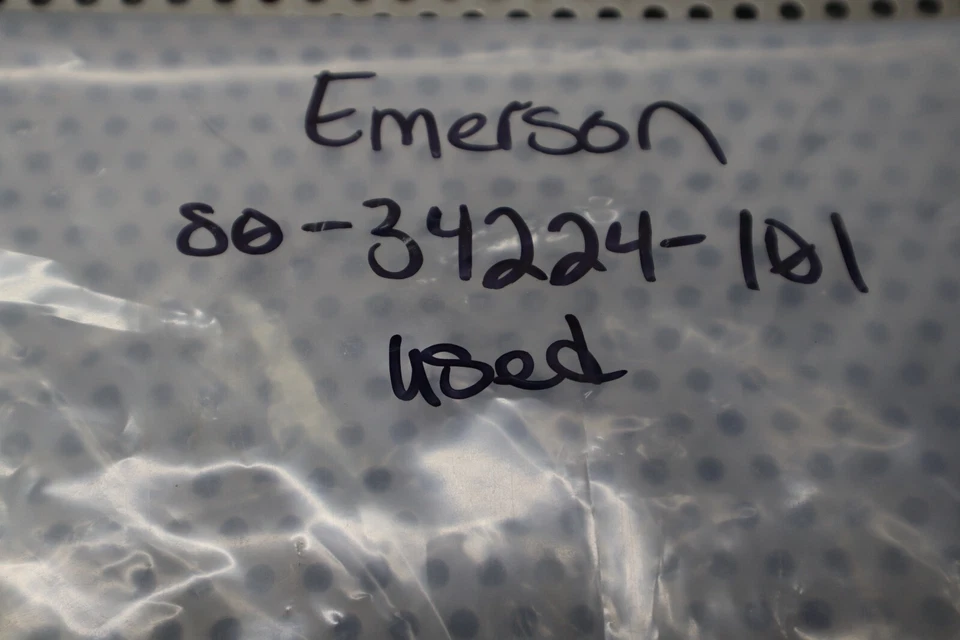 Medidor de engranajes ovalados EMERSON S0-34224-101 caudal 0,1- 0,46 GPM @ 11.000 CPS usado Foto 2 de 4