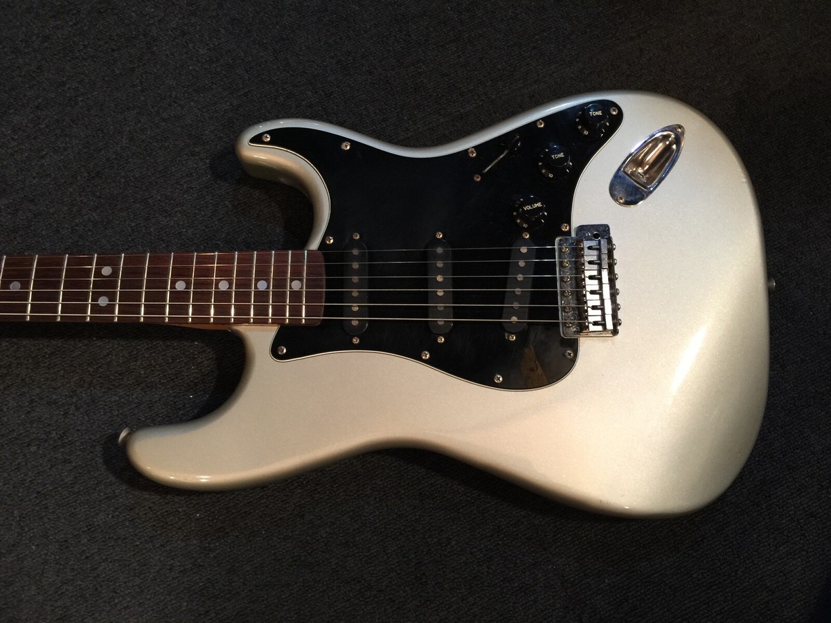 Tokai SS-40 美品 Used 1983 Tokai SS-40 Silver MIJ Vintage Stratocaster Large